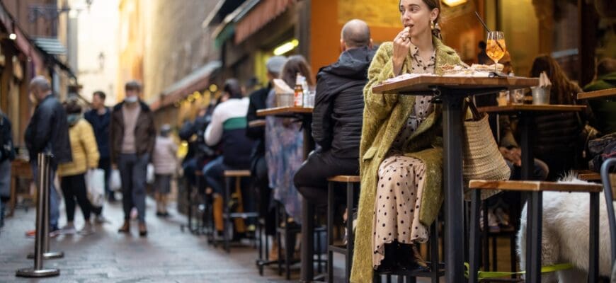 Woman,Sitting,On,Crowded,Street,At,Bar,Or,Restaurant,Outdoors